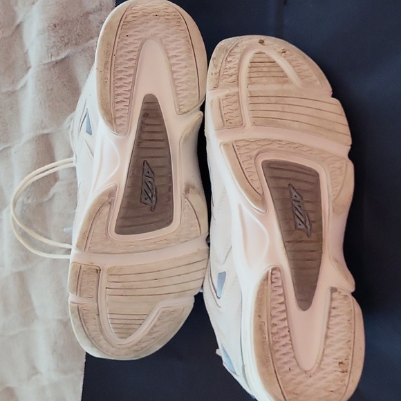 Avia 330 Archrocker White and Blue Women's Heavy Duty Dad Sneakers - Picture 13 of 15